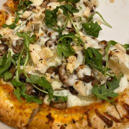 Chicken and mushroom pizza with arugula Chicken and mushroom pizza with arugula