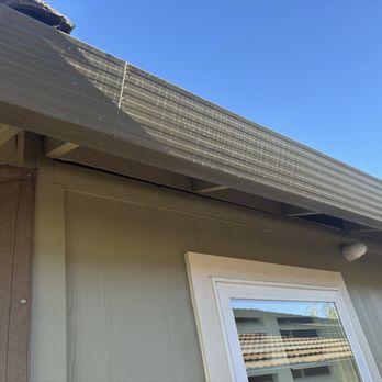 Lee Solar Clean - The mess he left behind. Did not wash off the gutters and the solution stained my gutters - Solar Panel Cleaning Near Me Lee Solar Clean - The mess he left behind. Did not wash off the gutters and the solution stained my gutters - Solar Panel Cleaning Near Me