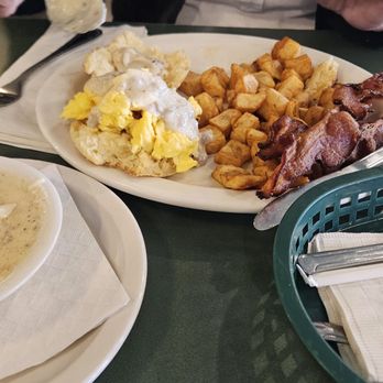 Metro Diner - Diners Near Me - Terre Haute, Indiana