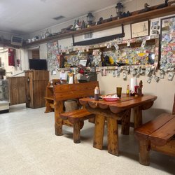 B & C Seafood Market & Cajun Restaurant - Dining room