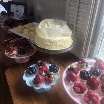 F Monteleone Bakery & Cafe - Bakeries Near Me - Brooklyn, New York