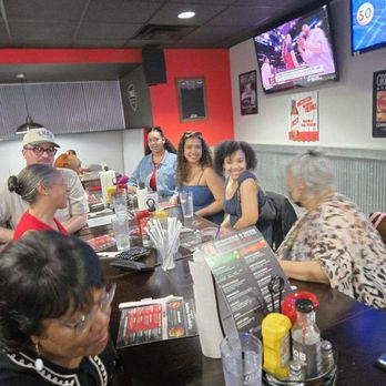 Burgers 2 Beer - Bars Near Me - Solon, Ohio