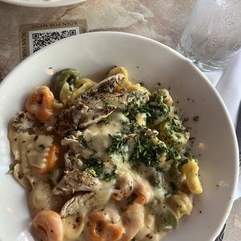 Cafe Intermezzo - Midtown - Spicy Cheese Tortellini with Grilled Chicken - Cafes Near Me - Atlanta, Georgia Cafe Intermezzo - Midtown - Spicy Cheese Tortellini with Grilled Chicken - Cafes Near Me - Atlanta, Georgia