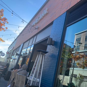 The Pearl - Seafood Near Me - Boston, Massachusetts