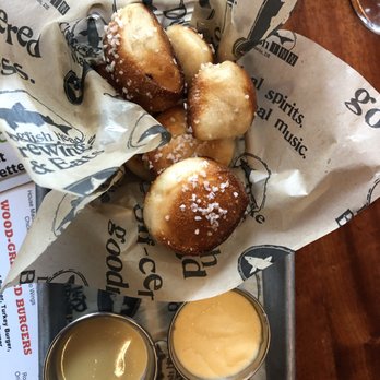 Dogfish Head Brewings & Eats - Pretzel bites - American Near Me - Rehoboth Beach, Delaware