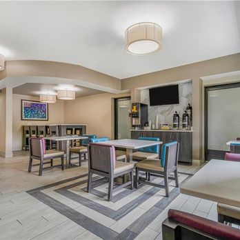 La Quinta by Wyndham Batavia - Breakfast Area - Hotels Near Me - Batavia, New York La Quinta by Wyndham Batavia - Breakfast Area - Hotels Near Me - Batavia, New York