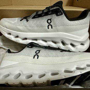 Foot Locker - Shoe Stores Near Me - Honolulu, Hawaii