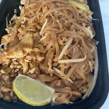 SITA THAI - Chicken Pad Thai - Thai Near Me - New York, New York SITA THAI - Chicken Pad Thai - Thai Near Me - New York, New York