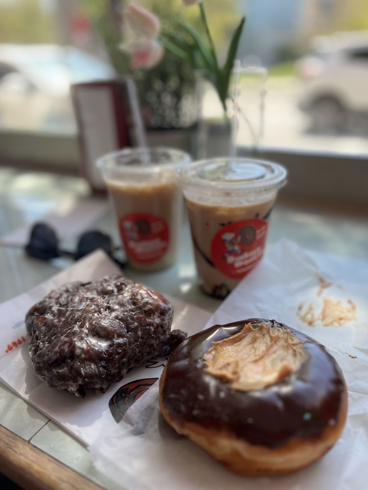 Food from Buckeye Donuts