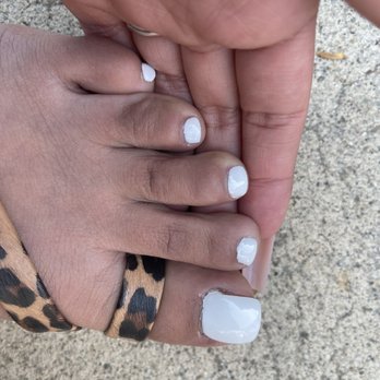The Nail Loft - my big toes polish looks horrible and my second toe nail looks crooked and the polish along the cuticle doesn't look good. - Nail Salons Near Me - Montclair, California