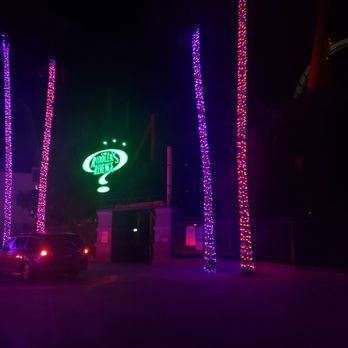 Six Flags Magic Mountain - Amusement Parks Near Me - Valencia, California