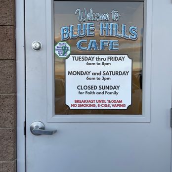 Blue Hills Cafe - closed sign on door - Breakfast & Brunch Near Me - Dewey, Arizona