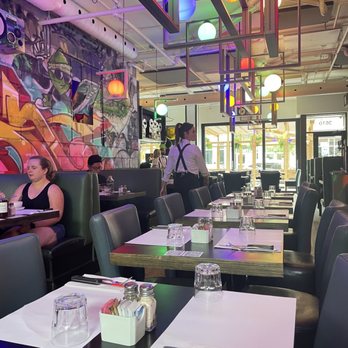 L'Avenue Notre Dame - Restaurants environment - Breakfast & Brunch Near Me - Montreal, Quebec L'Avenue Notre Dame - Restaurants environment - Breakfast & Brunch Near Me - Montreal, Quebec
