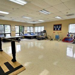 Kindred Transitional Care and Rehabilitation - Bay Pointe - Rehab Therapy Gym