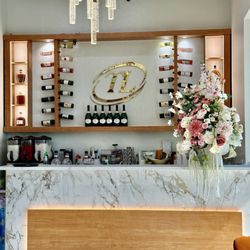 T-Luxx Nail Salon - Bar