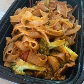 Buddha Thai Cuisine - Beef drunken noodles (I requested no bell pepper or carrots) - Thai Near Me - Boulder, Colorado Buddha Thai Cuisine - Beef drunken noodles (I requested no bell pepper or carrots) - Thai Near Me - Boulder, Colorado