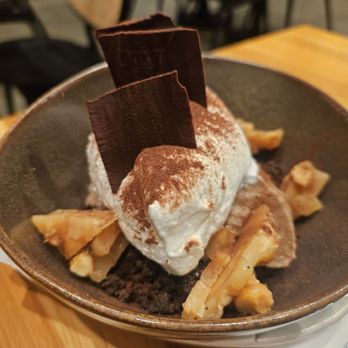 Mahi’ai Table - Chocolate Macadamia Mud Pie ($11). - Cocktail Bars Near Me - Kapolei, Hawaii
