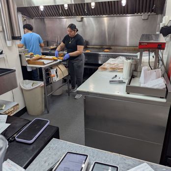 Hank's Hamburgers - Two dedicated cooks - Fast Food Near Me - Tulsa, Oklahoma