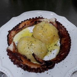 Cafe Julia - Nuestra especialidad de la casa pulpo al a plancha