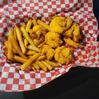Flavors Kitchen And Cocktails - My shrimp basket forgot to take picture of the 3 oz. of coleslaw - Seafood Near Me - Savannah, Georgia