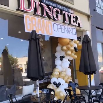 Ding Tea Eagle Rock - grand opening decor - Bubble Tea Near Me - Los Angeles, California Ding Tea Eagle Rock - grand opening decor - Bubble Tea Near Me - Los Angeles, California
