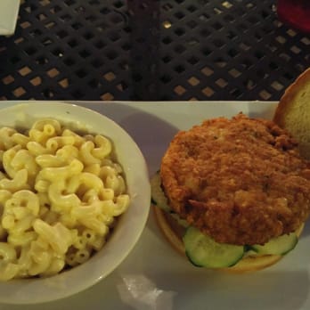 Bricks on Boundary - Crab cake sandwich with mac-n-cheese - New American Near Me - Beaufort, South Carolina Bricks on Boundary - Crab cake sandwich with mac-n-cheese - New American Near Me - Beaufort, South Carolina
