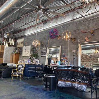 Fonz Salon - Nice place! - Hair Salons Near Me - San Antonio, Texas Fonz Salon - Nice place! - Hair Salons Near Me - San Antonio, Texas