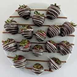 Batter Up Cake Shop - Fudge filled chocolate covered strawberries