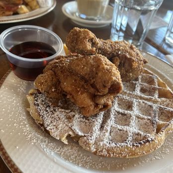 Harrison Corner Cafe - Chicken and waffles - Cafes Near Me - Harrison Hot Springs, British Columbia