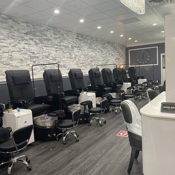 Noah Nails - Beautiful seating area - Nail Salons Near Me - Rocky Hill, Connecticut