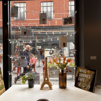 Nous Sommes Café - Inside - Coffee & Tea Near Me - Montreal, Quebec Nous Sommes Café - Inside - Coffee & Tea Near Me - Montreal, Quebec
