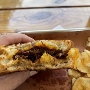 Damon's Real Texas BBQ - Lots of brisket!! - Barbeque Near Me - Wharton, Texas
