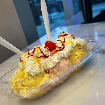 Nubes Ice Cream & Coffee Shop - Guava, Passion Fruit, & Mango Ship Of Memories - Desserts Near Me - Chicago, Illinois