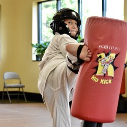 Warriors Of Grace Karate - Nice roundhouse!