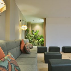 Spot Luggage & Lounge - Lounge Area