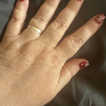 The Elite Salon of Pacifica - Holiday manicure - Hair Salons Near Me - Pacifica, California
