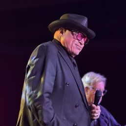 Malford Milligan performs