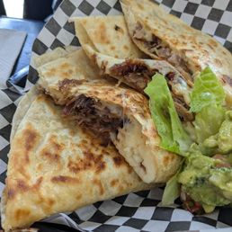Carnitas quesdilla