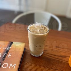 Horizon Line Coffee - Iced vanilla latte with oatmilk