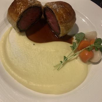 Gordon Ramsay Hell's Kitchen - Beef Wellington perfectly cooked - Steakhouses Near Me - Stateline, Nevada Gordon Ramsay Hell's Kitchen - Beef Wellington perfectly cooked - Steakhouses Near Me - Stateline, Nevada