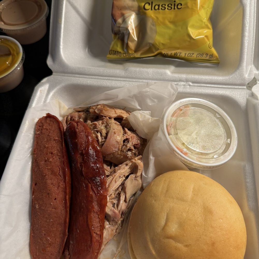 Red House BBQ - Gluten Free Bun, Pulled Chicken Sandwich, Coleslaw & Hot Link - Barbeque Near Me - Tehachapi, California Red House BBQ - Gluten Free Bun, Pulled Chicken Sandwich, Coleslaw & Hot Link - Barbeque Near Me - Tehachapi, California