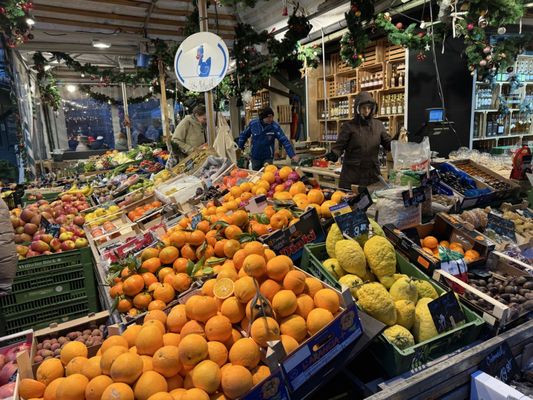 Viktualienmarkt by null