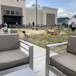 Blackbird Brewery - Great space for the whole family!