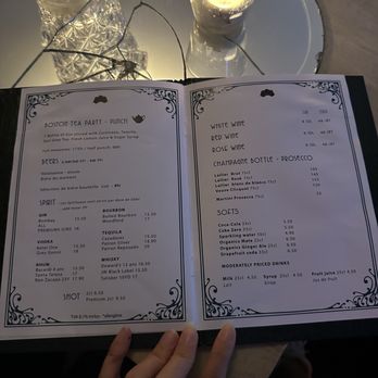 Le Verre à Monique - Cocktail Bars Near Me - Geneva, GE Le Verre à Monique - Cocktail Bars Near Me - Geneva, GE
