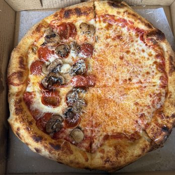 Rossanos Pizza Lab - Pepperoni and mushroom pizza - Pizza Near Me - Delray Beach, Florida Rossanos Pizza Lab - Pepperoni and mushroom pizza - Pizza Near Me - Delray Beach, Florida