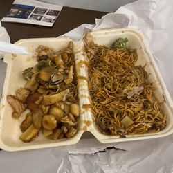 Golden Lantern - Chicken chow mein