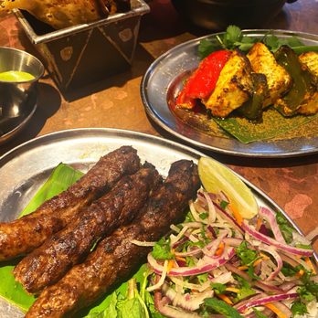 Dishoom - Sheekh Kabob, paneer tikka, chicken berry britannia, Garlic Naan - Indian Near Me - London, XGL Dishoom - Sheekh Kabob, paneer tikka, chicken berry britannia, Garlic Naan - Indian Near Me - London, XGL