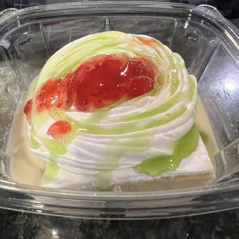 Milanes Cuban Corner - Kiwi Guava Tres Leches - Cuban Near Me - McKees Rocks, Pennsylvania