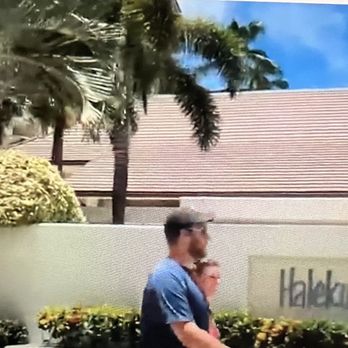 Halekulani Hotel - front - Hotels Near Me - Honolulu, Hawaii