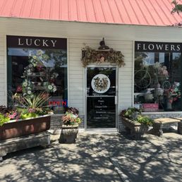 Exterior photo of Lucky Flowers - Kennewick, Washington Exterior photo of Lucky Flowers - Kennewick, Washington